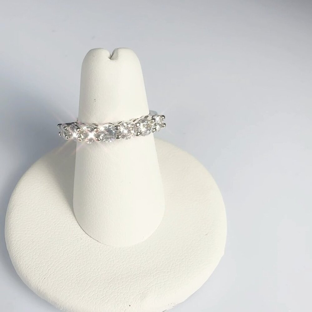Cubic Zirconia Silver Tone Band Ring Size 8 Fashion Jewelry - Picture 1 of 17